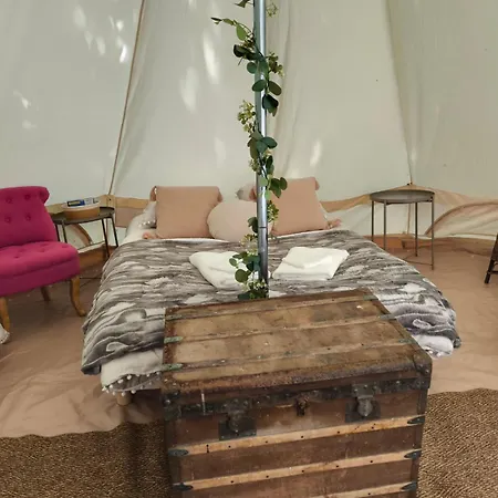 Luxury tent Tente Des Clarines